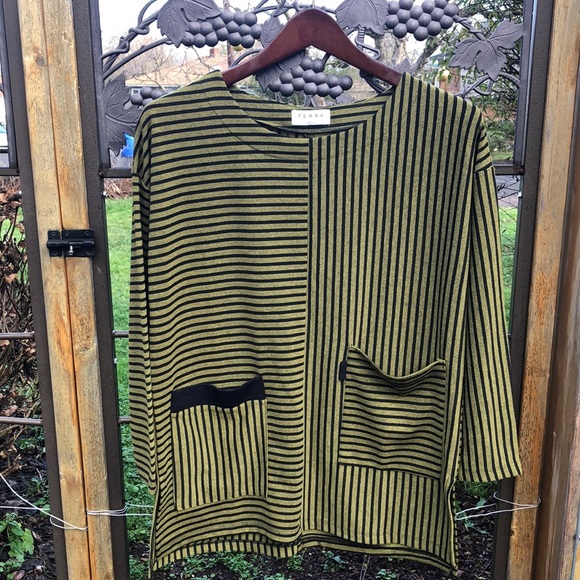 Terra green and black striped polyester blend fashion top size S - Picture 1 of 5